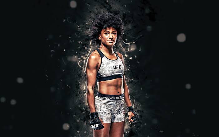 Angela Hill, lutadora americana do UFC, apaixonada por games e cultura nerd