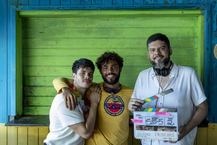 Diretor de PACARRETE, Allan Deberton roda novo filme em Canoa Quebrada