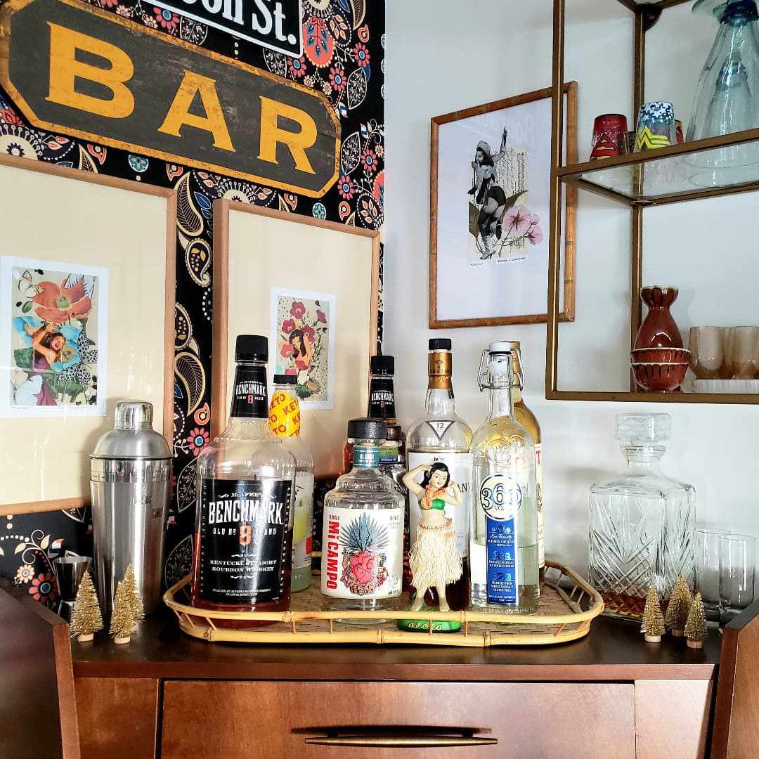 Aprenda a montar um mini bar para sua casa