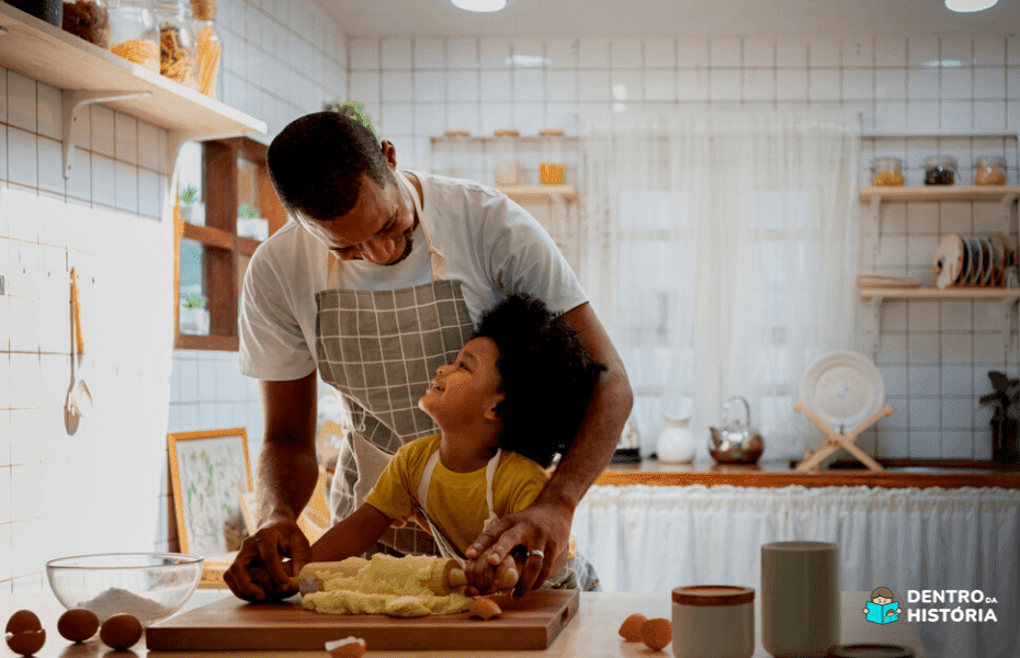 Pai e filho na cozinha preparando receitas para o dia dos pais