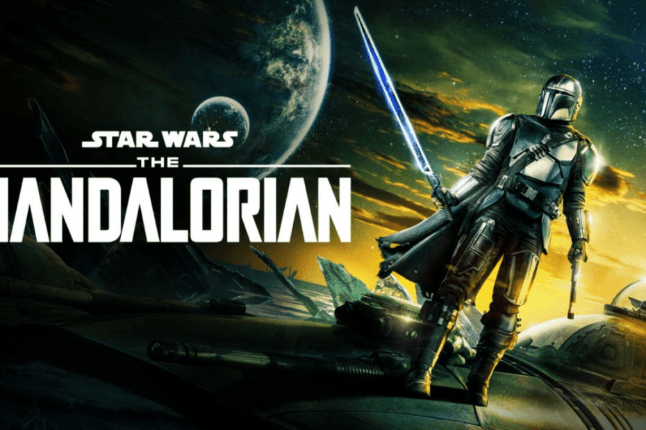 Banner da série The Mandalorian. Com destaque ao nome da série em branco, ao fundo, há um cenário escuro com um home m usando armadura