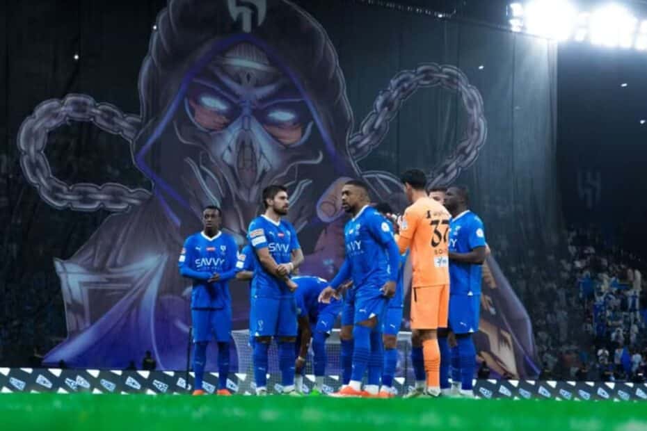 Torcida do Al-Hilal faz mosaico 3D de Mortal Kombat no estádio