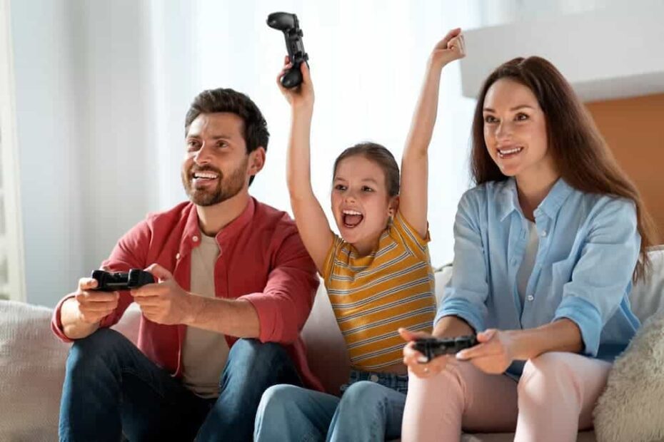 Família jogando vídeo game